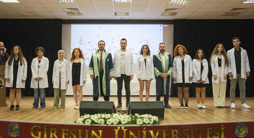 Hekim adayları beyaz önlüklerini giydi
