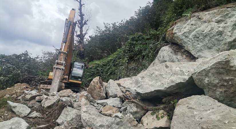 Burhaniye Köyü bağlantı yolunda çalışma