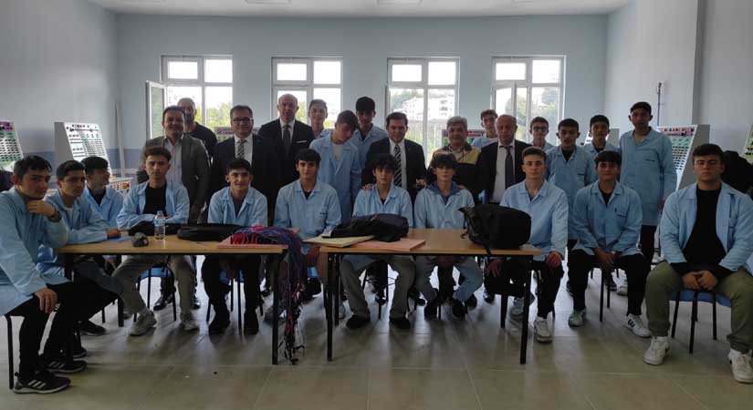 Kaymakam Tengir, okul idarecileri ve öğretmenleri kutladı