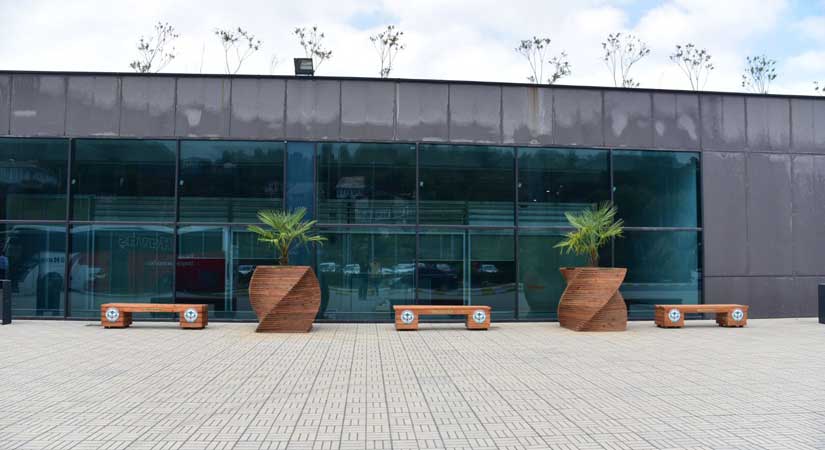 Havalimanı’na şık oturma grupları