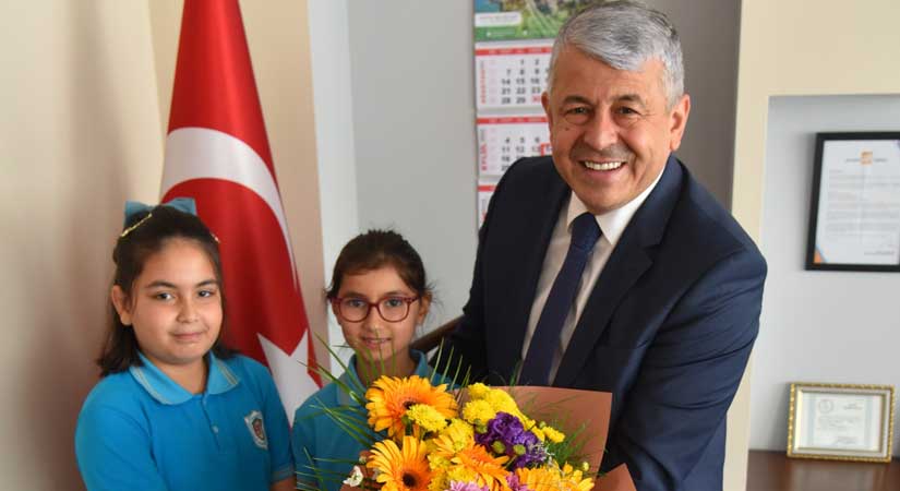 Başkan Karadere, öğrencileri ağırladı