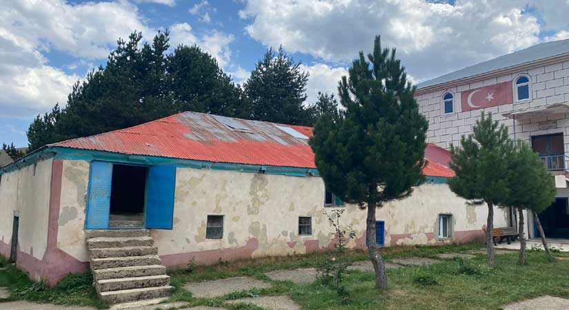 800 yıllık Espiye Karaovacık camisi ilgi bekliyor