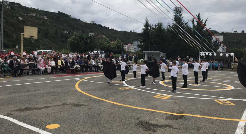 Başkan Emür, ilköğretim haftası etkinliğine katıldı