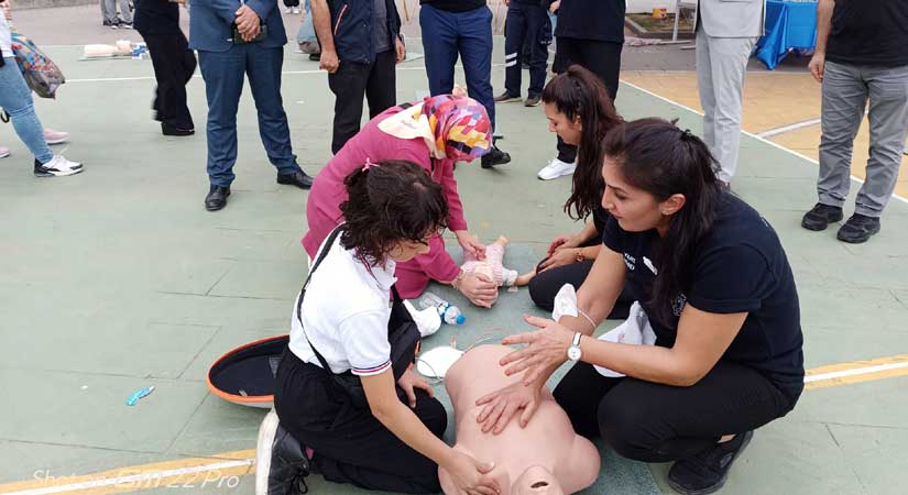 Atatürk Meydanı’nda ilk yardım anlatıldı