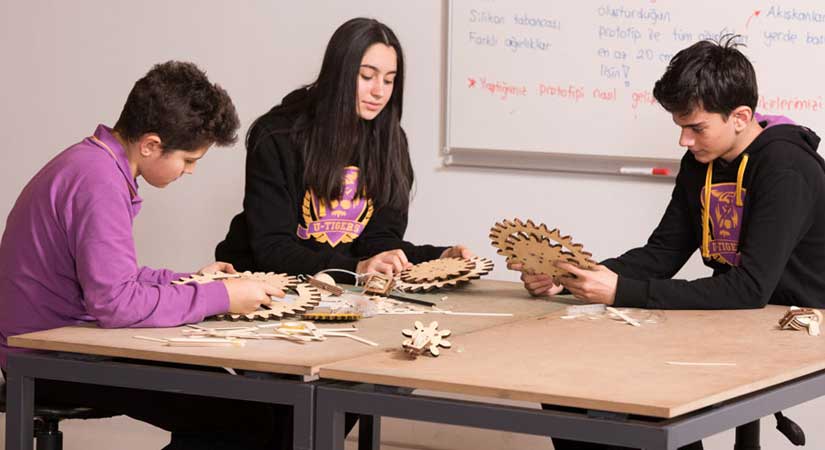 Semra & Enver Yücel’den 100 öğrenciye burs şansı