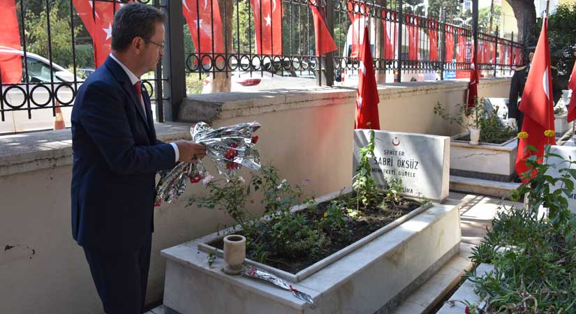 Ünlü, Giresunlu şehidin kabrini ziyaret etti