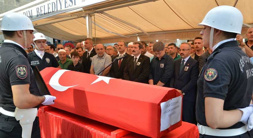 Serdengeçti, Özdemir’in cenazesine katıldı