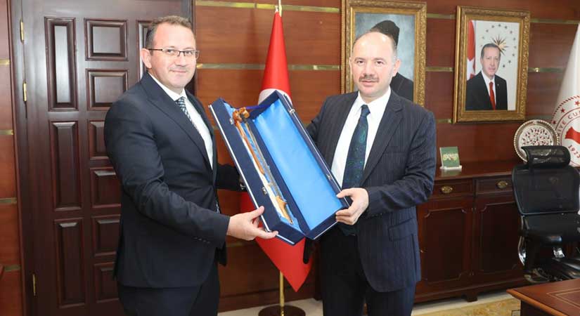 Vali Serdengeçti’ye her kesimden ziyaretler sürüyor