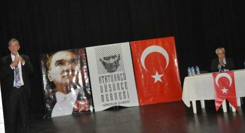 ADD Genel Başkanı Bozkurt,  konferans verdi