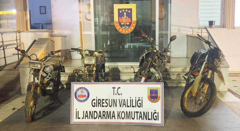 Hırsızlar ayak izinden yakalandı