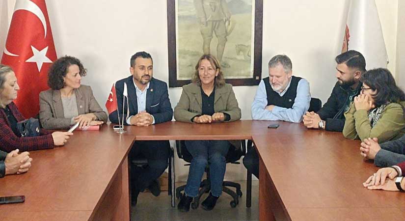 CHP’liler muhtarlara bir dokundu, bir ah işitti