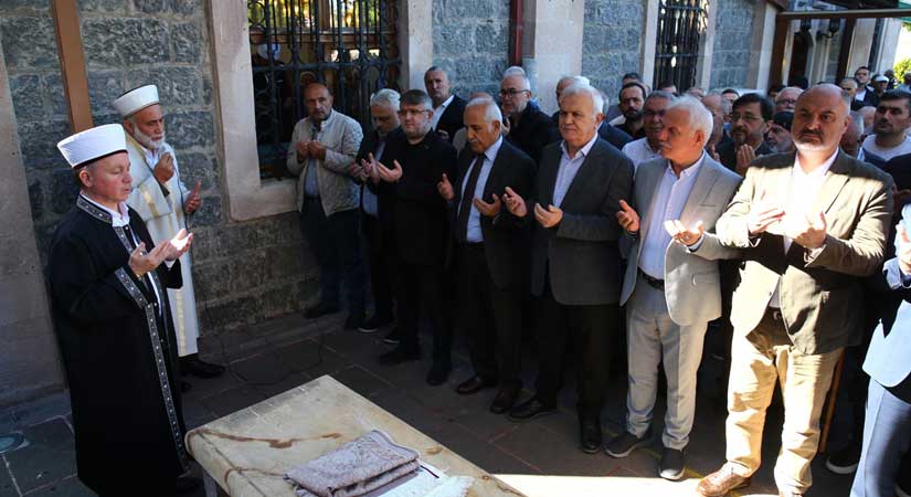 Filistinliler için gıyabi cenaze namazı kılındı