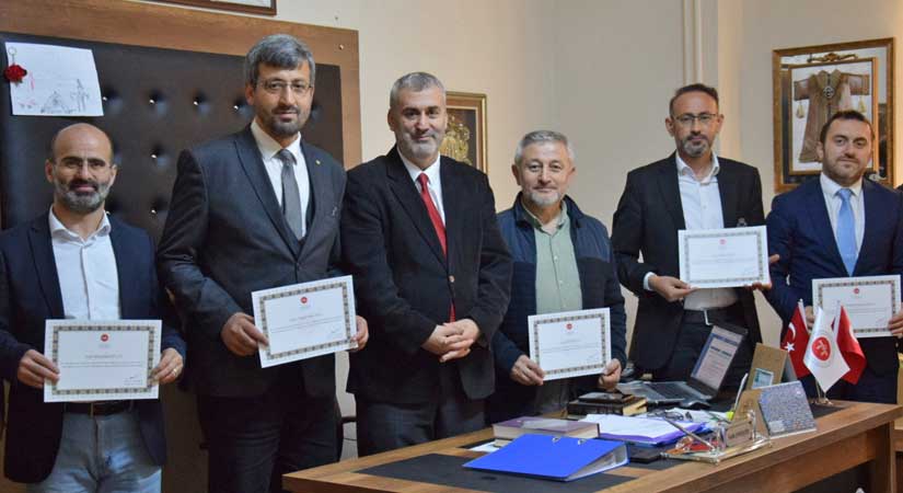 Hatimle teravih kıldıran din görevlilerine “Teşekkür Belgesi”