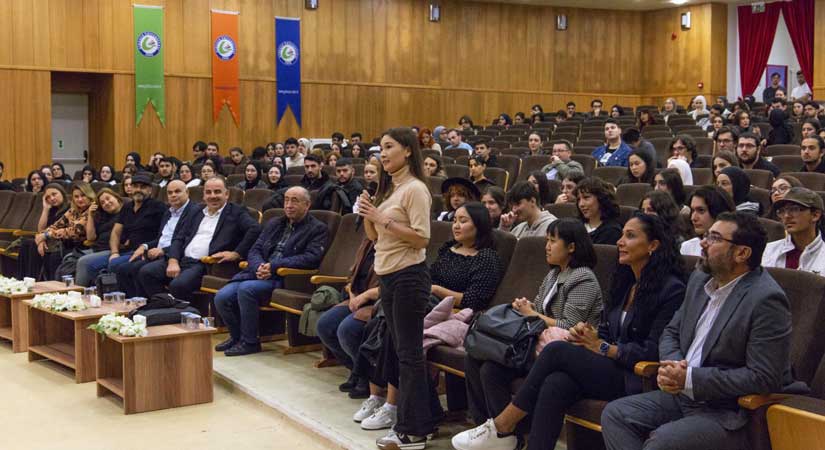 İngilizce öğretmenliği öğrencilerine oryantasyon