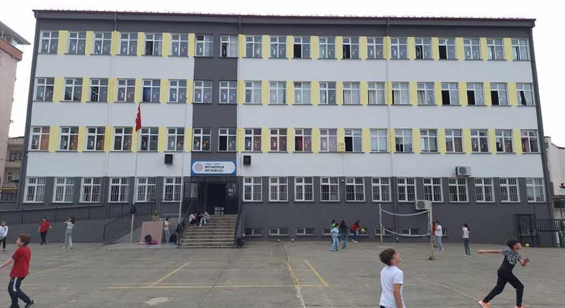 Okul dış cephelerine İl Özel İdaresi eli