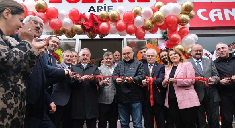 Arif Eczanesi törenle açıldı