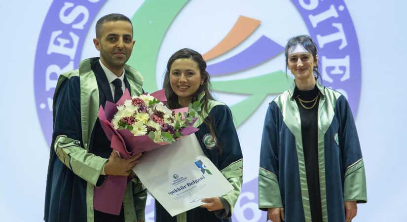 Diş Hekimliği Fakültesi 3. sınıf öğrencileri beyaz önlüklerini giydi