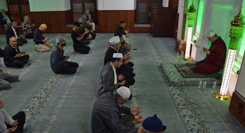 Eller semaya Filistin için açıldı