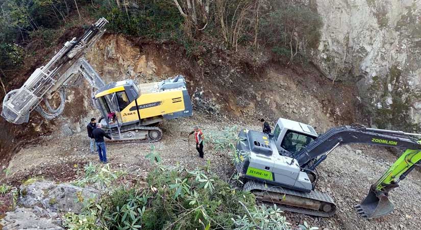 Heyelan nedeniyle kapanan Ericek yolu açıldı
