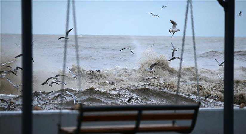 Orta ve Doğu Karadeniz’de bugün kuvvetli rüzgar ve fırtına olacak