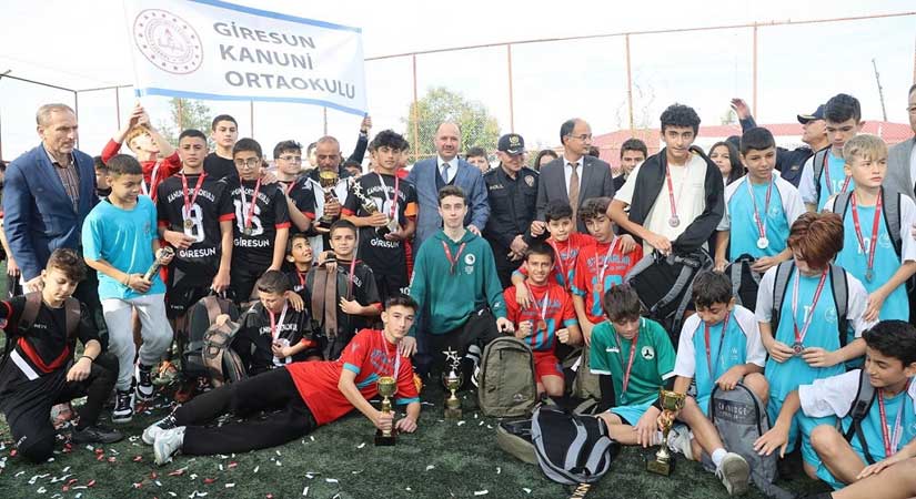 Kupayı Kanuni Ortaokulu kaldırdı
