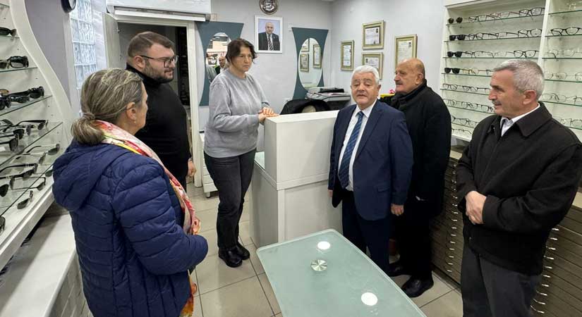 Karaosmanoğlu, esnaf ve halkı dinliyor