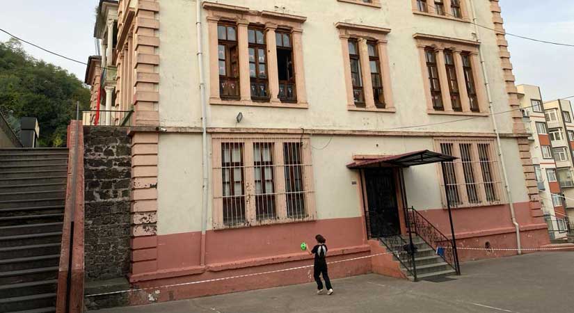 Mehmet Akif Ersoy Ortaokulu’nda tehlike uyarısı