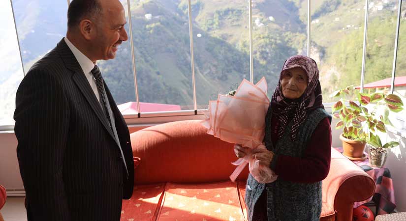 Şehit ailelerini yalnız bırakmıyor
