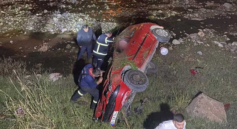 Otomobil dereye uçtu: 3 yaralı