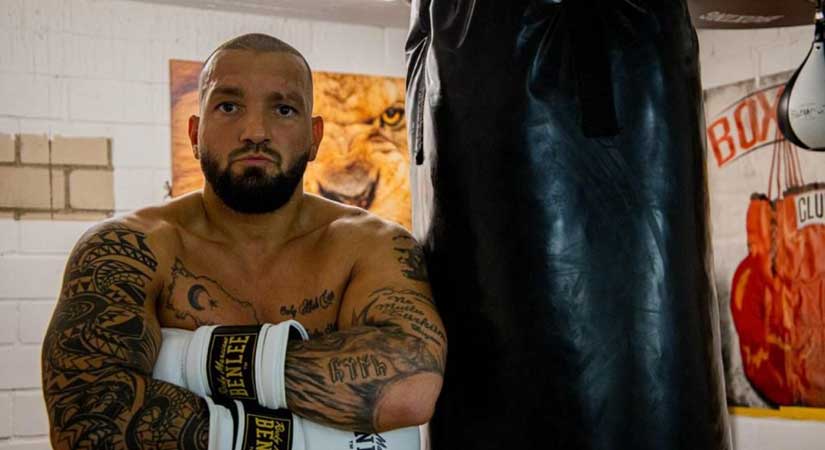 30 maçtan sonra profesyonelliğe geçti