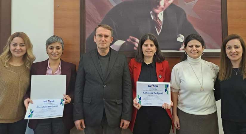 Akademisyenlere katılım belgeleri verildi