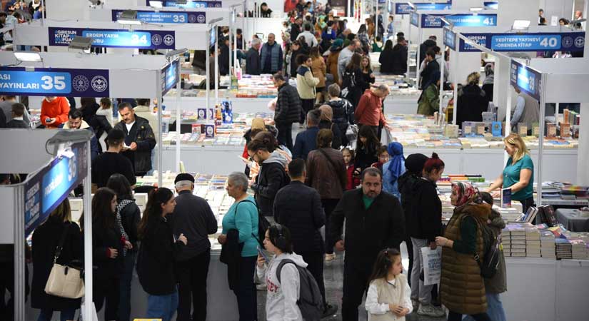 Kitap Fuarı ziyaretçi akınına uğruyor