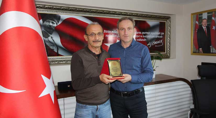 Boks Antrenörü Kısa emekli oldu