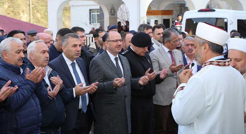 Şehit babasına son görev