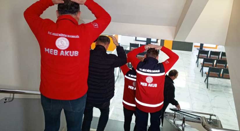 Acil durum sireni çalındı