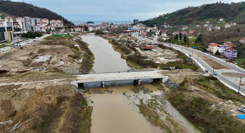 Yeni köprünün bağlantı yolları tamamlanıyor