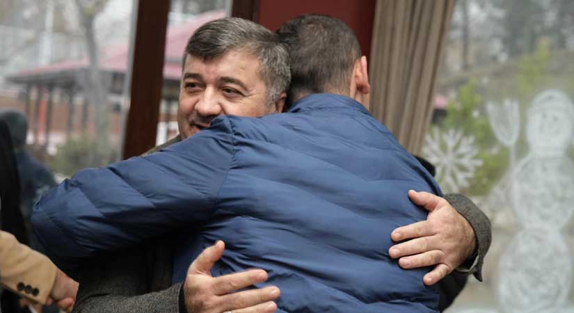 Başkan Şenlikoğlu’ndan özel gençlere sevi seli