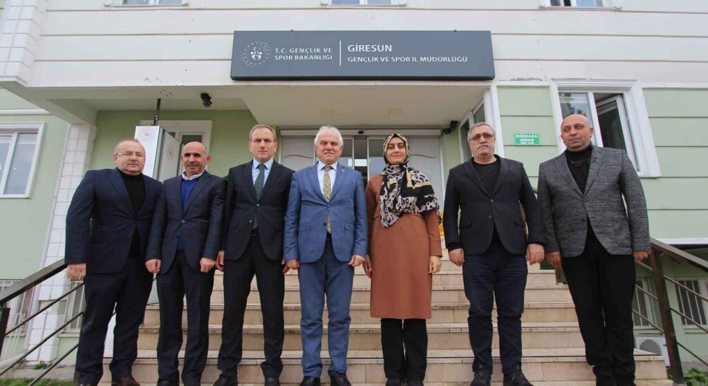 Gençlik ve spor faaliyetleri hakkında bilgi aldı