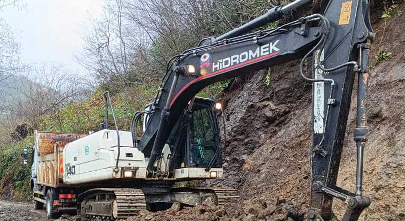 Heyelanlı bölgeler temizleniyor