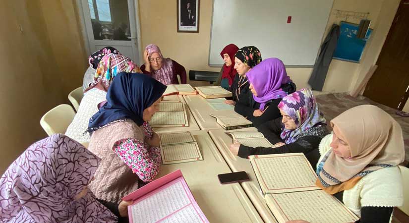 Köyde kadınlara Kur’an Kursu açıldı
