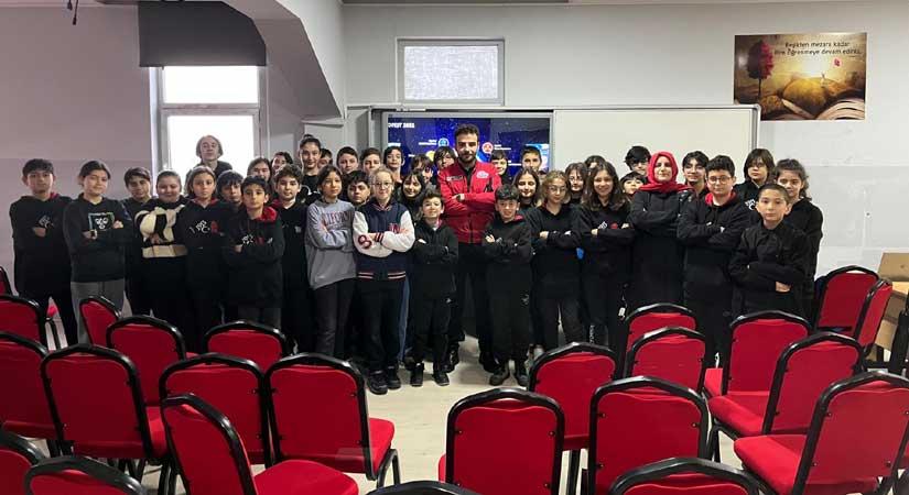 Öğretmen ve öğrenciye TEKNOFEST anlatılıyor