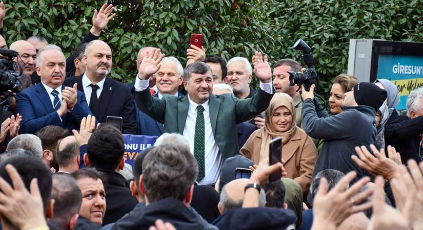 Giresun Aytekin Şenlikoğlu’nu bağrına bastı