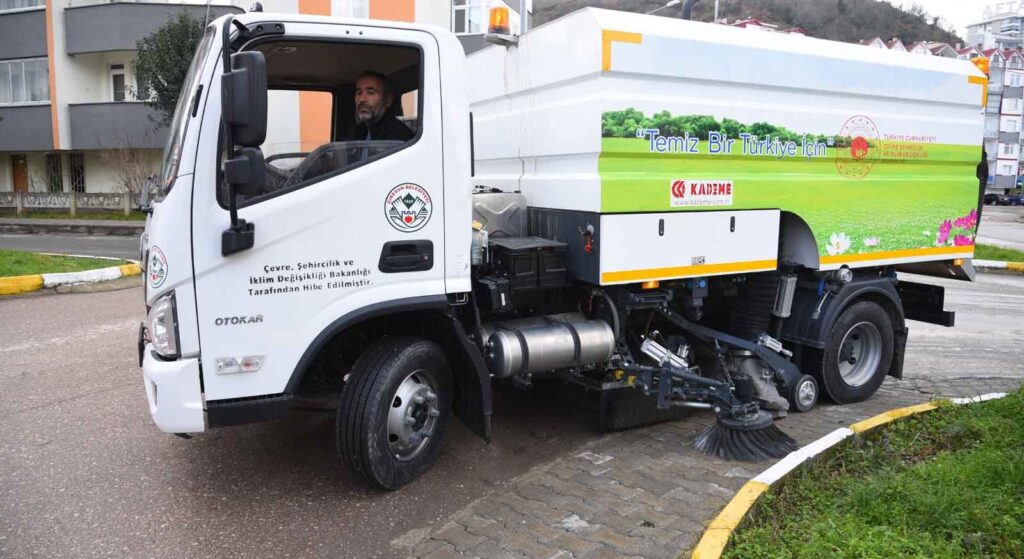 Araç filosunun yeni üyesi; Vakumlu yol süpürme aracı