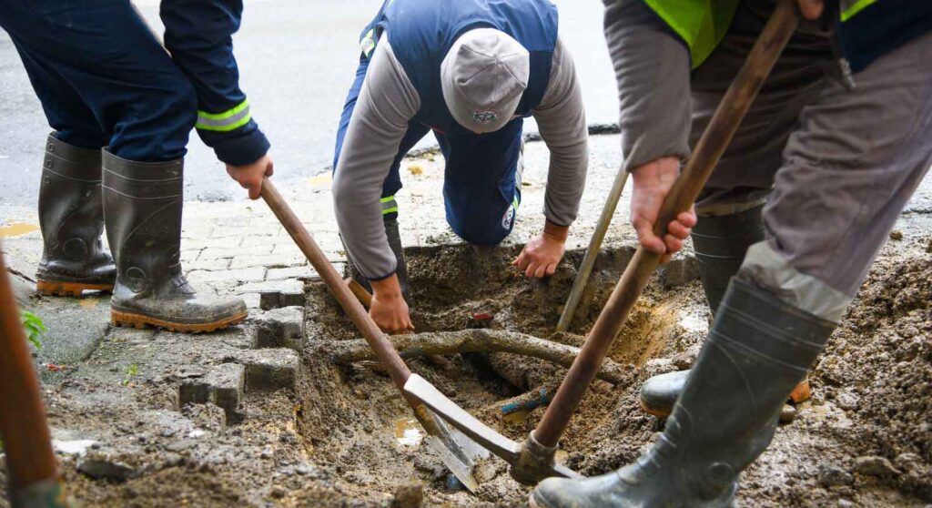 Altyapı çalışmalarında durmak yok