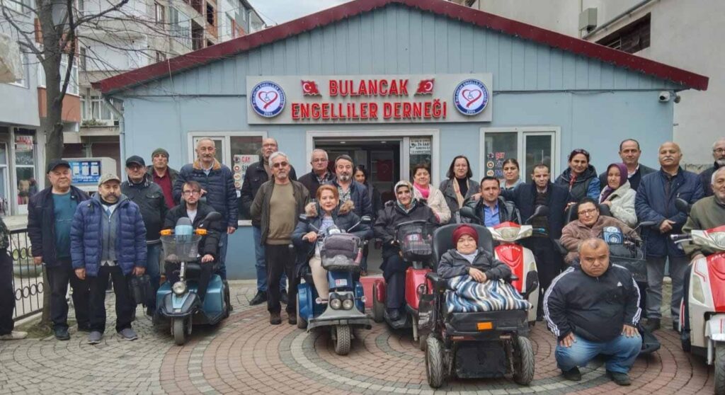 Emeklilerden “Engelliler Derneğine” ziyaret