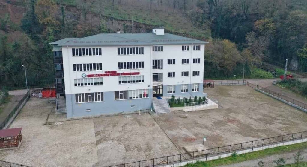 Başkan İbaş’tan MYO binası teşekkürü