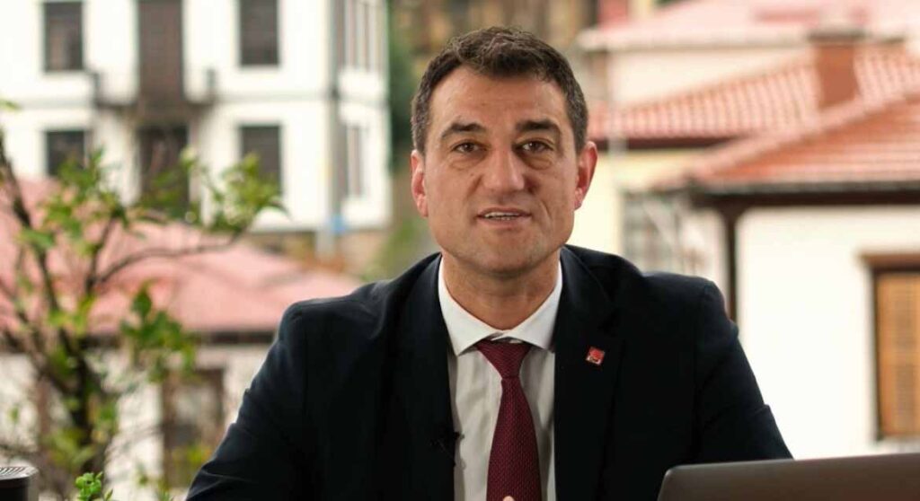 Fuat Köse’den SMS ile işten atılma iddiası!