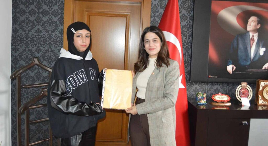 Lise öğrencisinden şiir kitabı