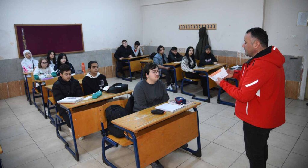 İtfaiyeden okullarda deprem tatbikatı yapılıyor