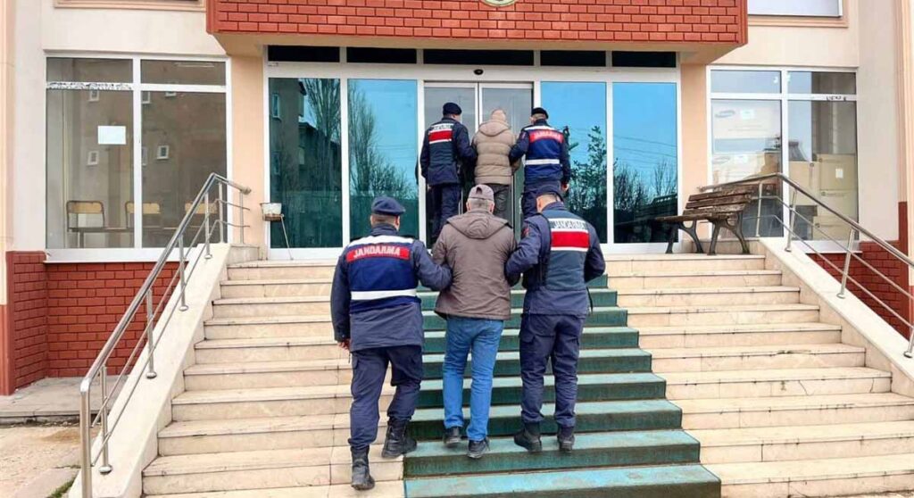 Kablo hırsızları yakalandı